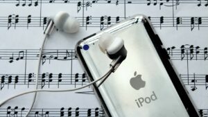 Read more about the article The iPod 4 is a Great Device for Listening to Music and Watching Videos